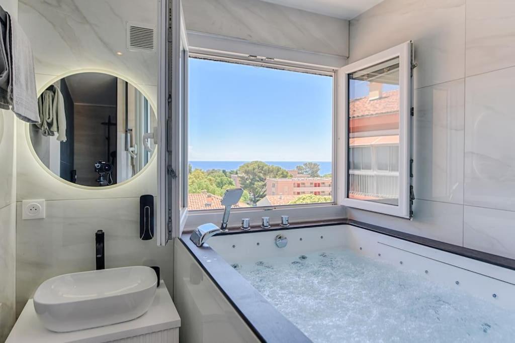 Sea View & Suite: 3min Appartement
